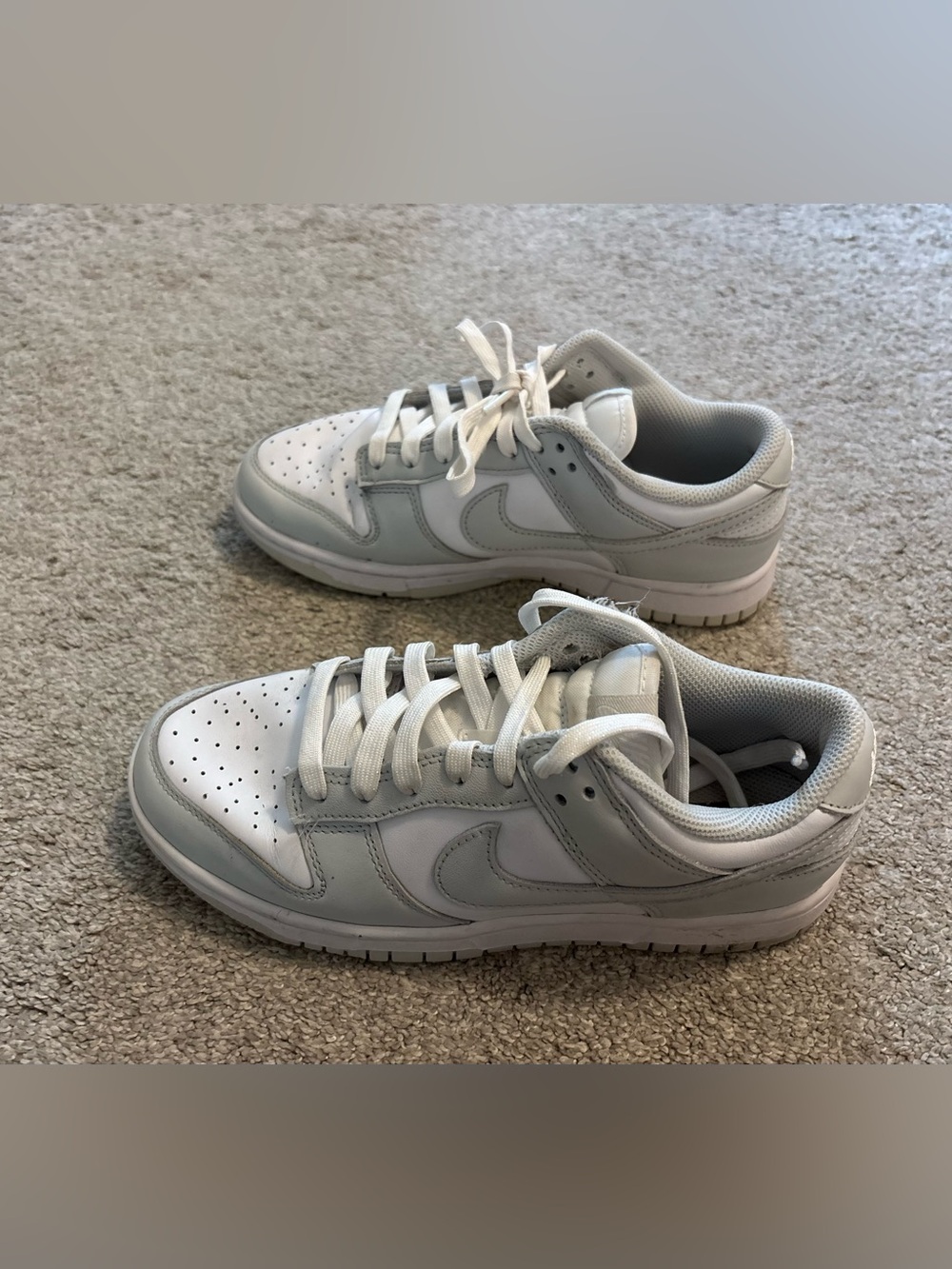 Women’s White and Light Gray Low Top Nike Sneakers Size 7 - Picture 4 of 6